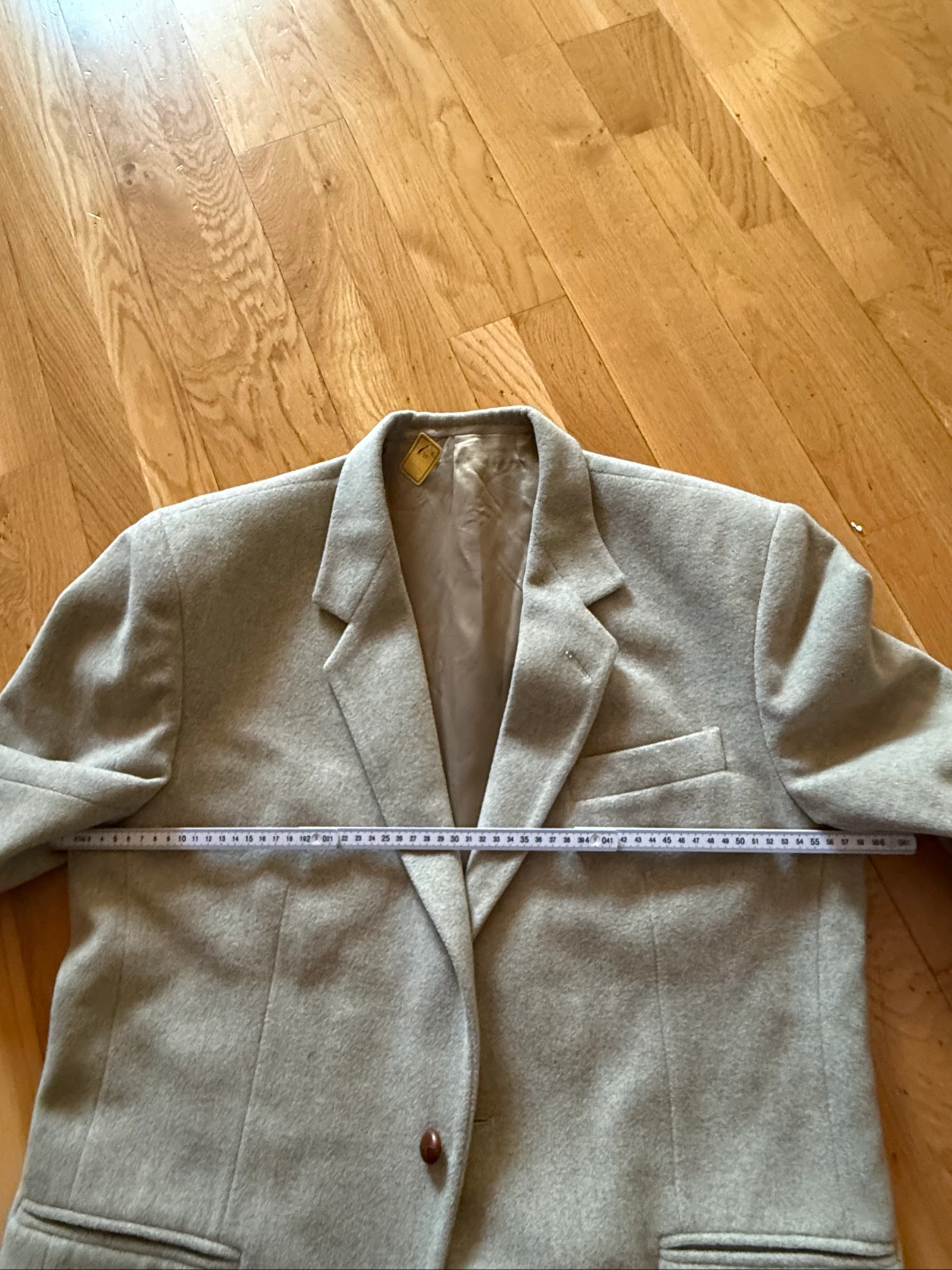 Chaqueta vintage, talla 52 italiana, nunca usada. Los bolsillos delanteros todavía están cosidos, sin embargo, hay algunas imperfecciones – photo 11